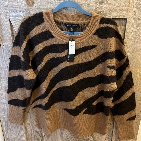NWT - Banana Republic Zebra Sweater - Size XL - Picture 2 of 5